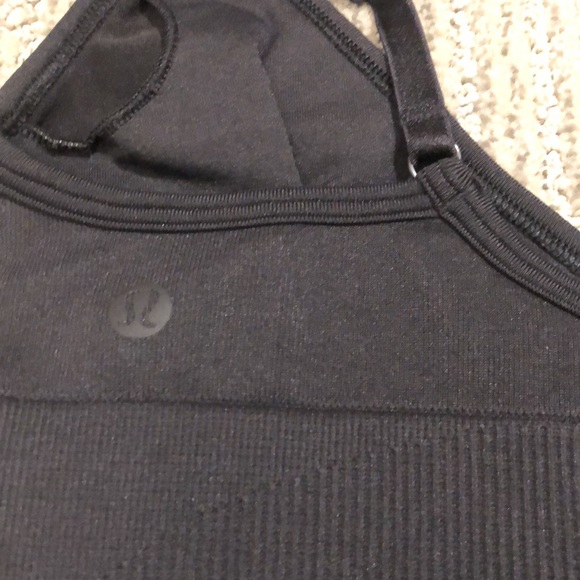 Lululemon sports bra - Picture 3 of 4